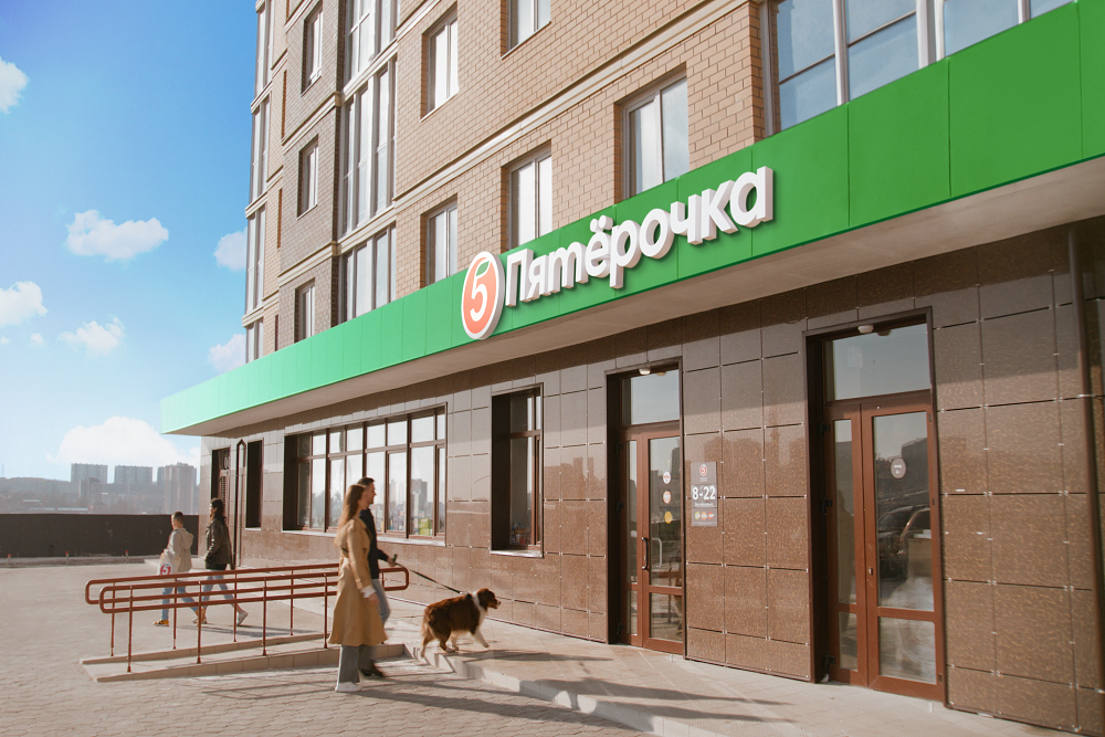 "Пятерочка" уделяет особое внимание обеспечению высокого качества обслуживания, операционной эффективности магазинов "у дома" и развитию логистической сети.
