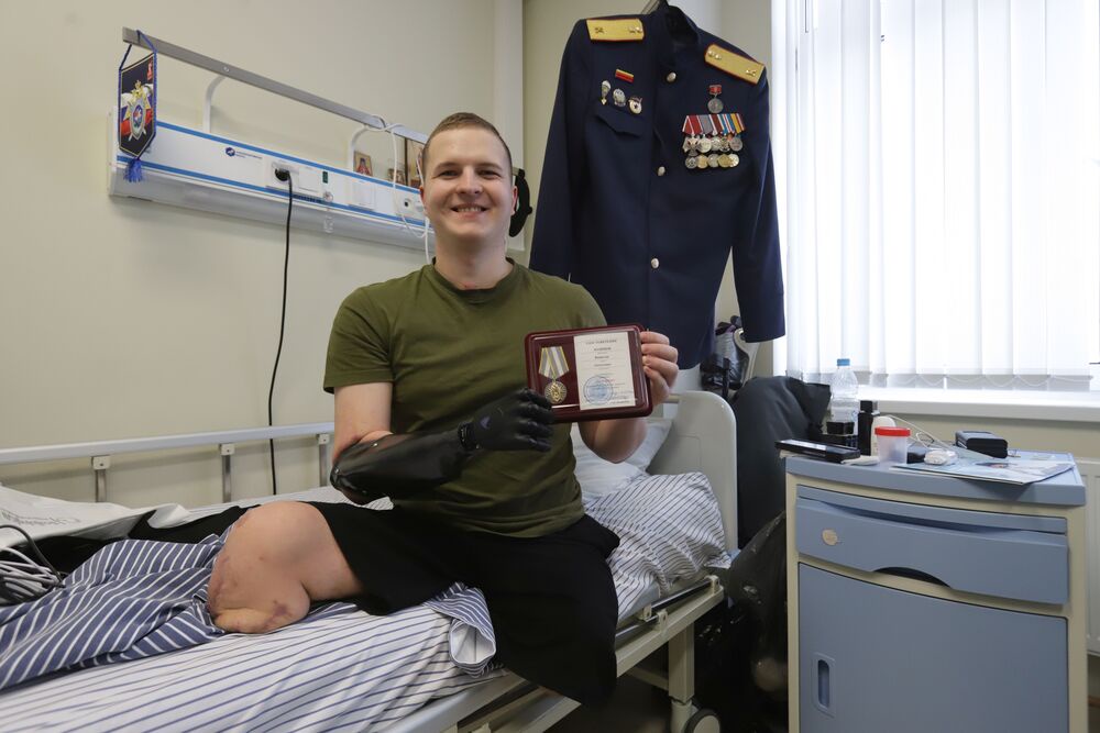 Виталий Назимов награжден орденом Мужества, медалью "За отвагу", ведомственными наградами СК России. 