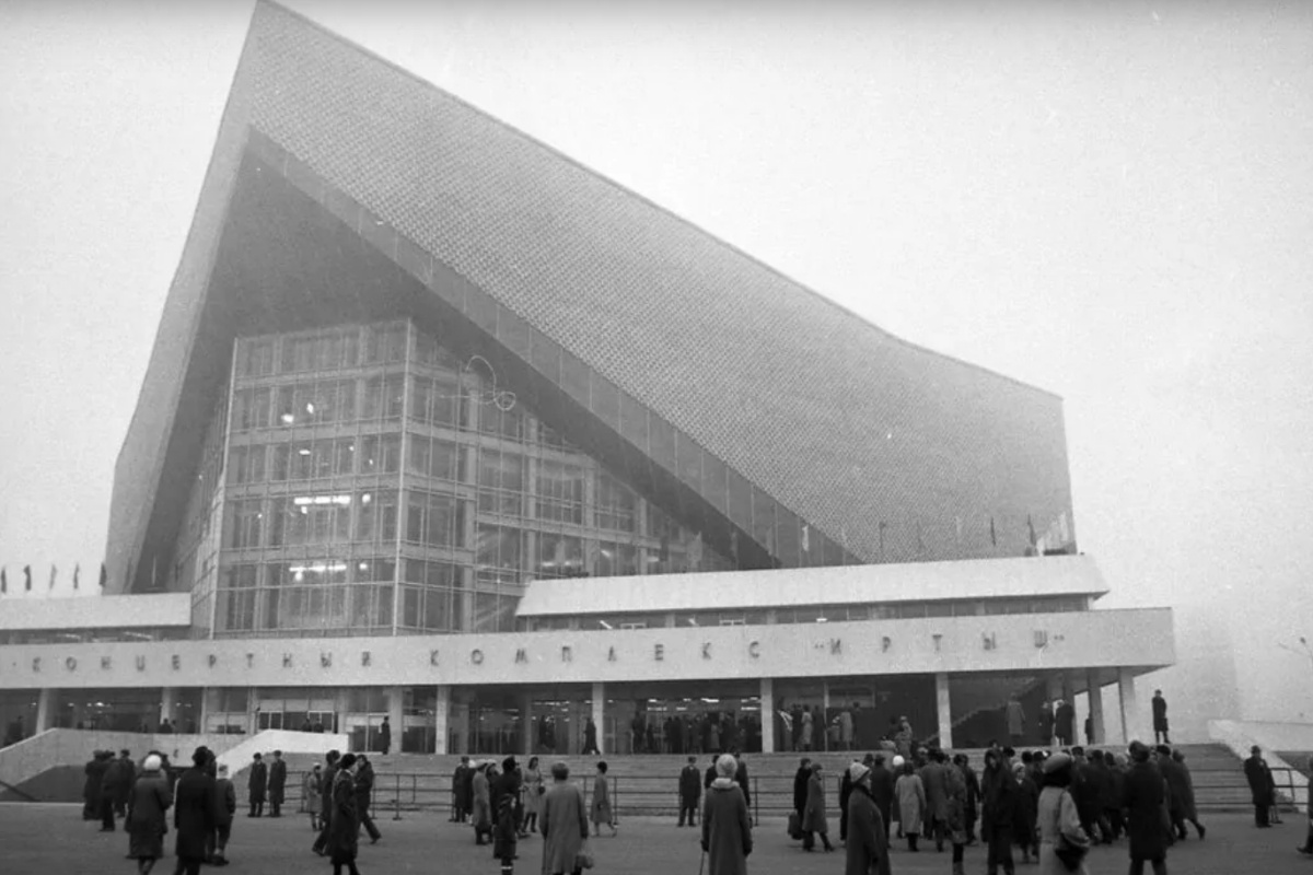 Спортивно-концертный комплекс "Иртыш" в Омске. Конец 1980-х.