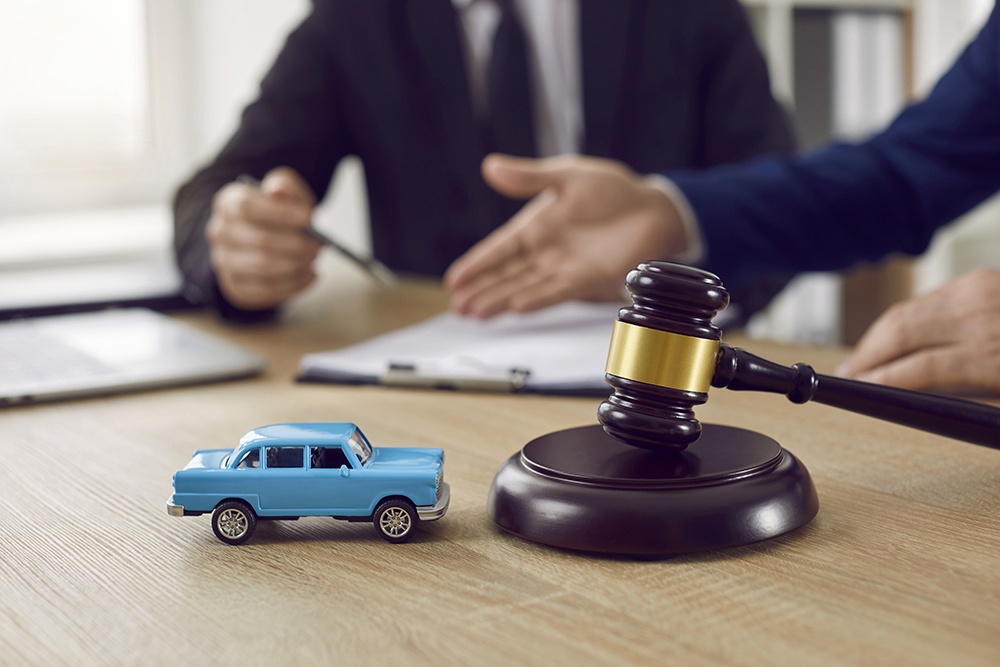 Кто должен доказывать, что за рулем был не тот, кого лишили прав?