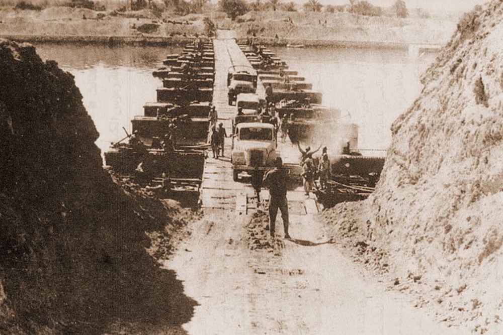 В первые дни войны наступление египетской армии развивалось успешно.