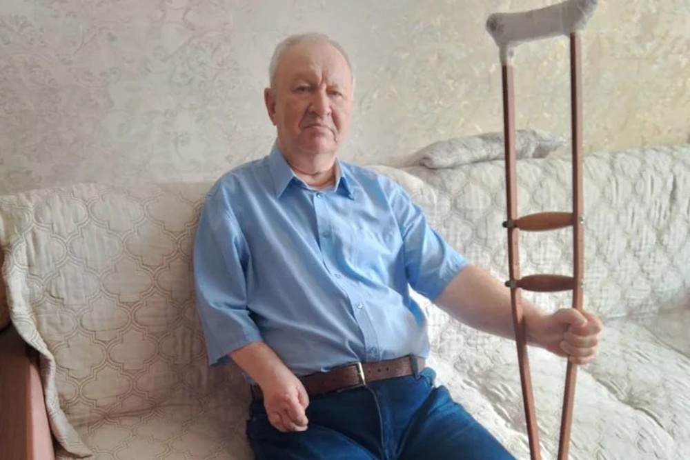 Анатолий Тулин заперт в четырех стенах: на коляске невозможно даже выехать из комнаты в кори Анатолий Тулин заперт в четырех стенах: на коляске невозможно даже выехать из комнаты в кори