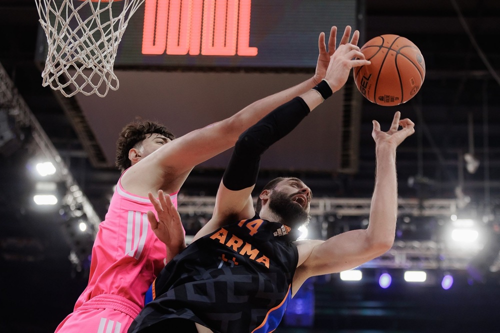 Центровой "Пармы" Евгений Минченко (справа) в матче с "Мегой" реализовал все шесть попыток с игры.