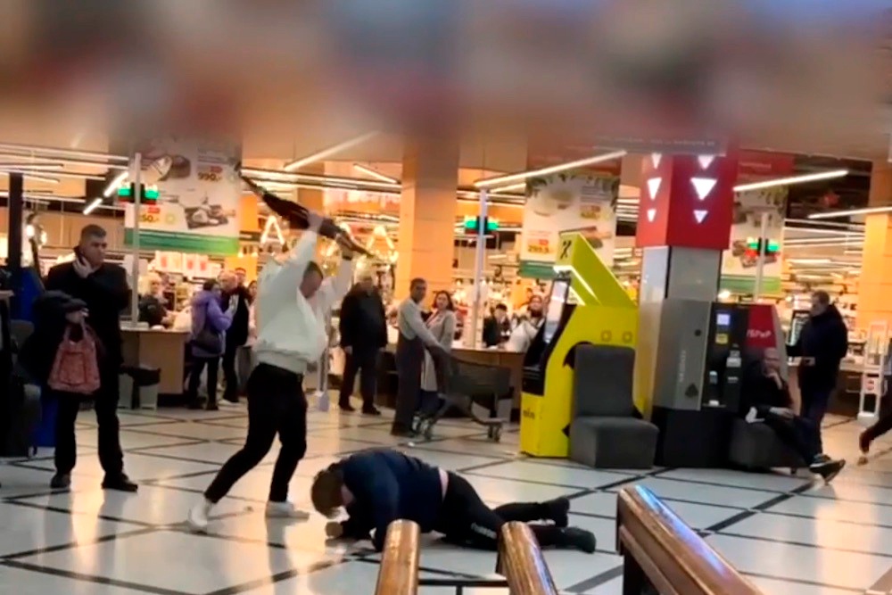 Авторы хотели, чтобы драку сняли на несколько телефонов якобы случайные свидетели.