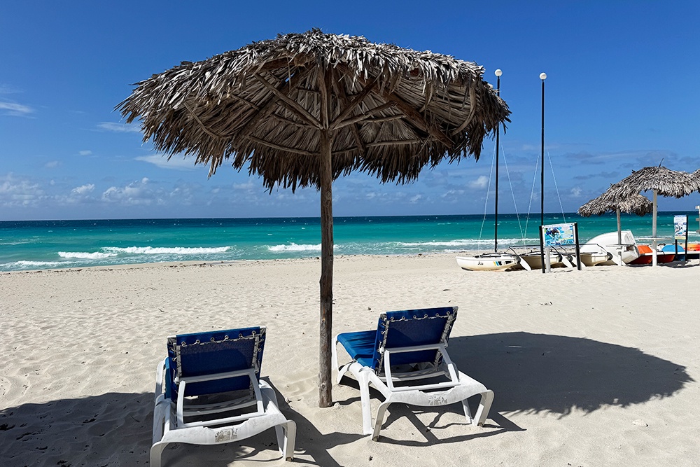 Сегодня Варадеро встречает пустыми пляжами...