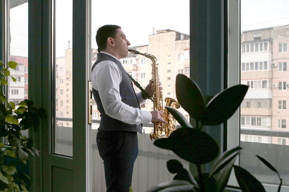 В старых домах лоджии и балконы были неотъемлемой частью жилья, но сейчас это скорее редкость. 