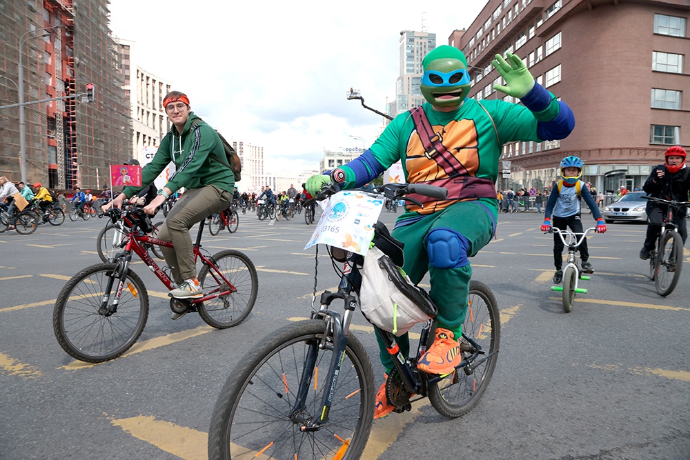 Многие участники традиционно приезжают на велофестивали в необычных костюмах.