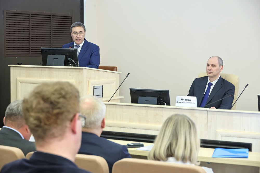 Валерий Фальков обсудил с Денисом Паслером и представителями уральских университетов развитие инфраструктуры вузов и программ высшего образования.