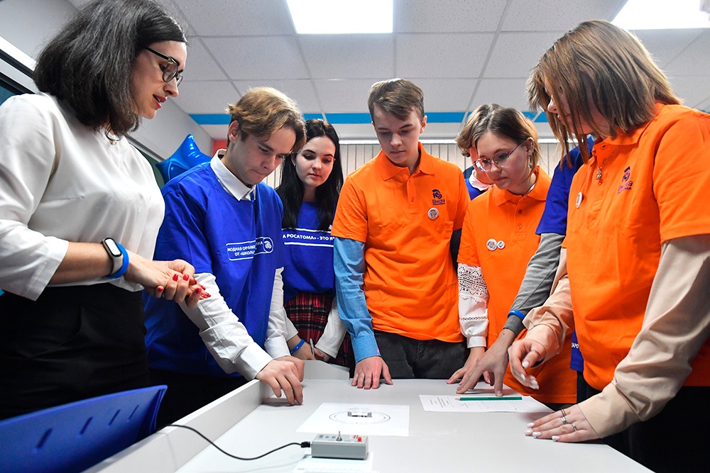 Учебные занятия в профильных классах прививают школьникам интерес к инженерным наукам.