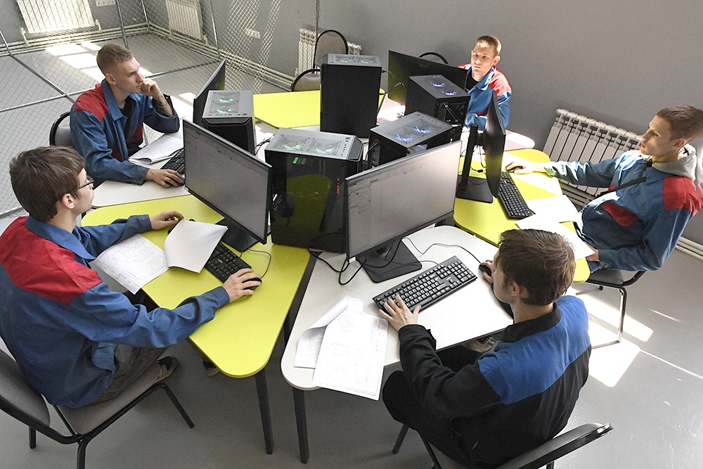 Студенты колледжей при вузах имеют доступ к образовательным платформам университетов.