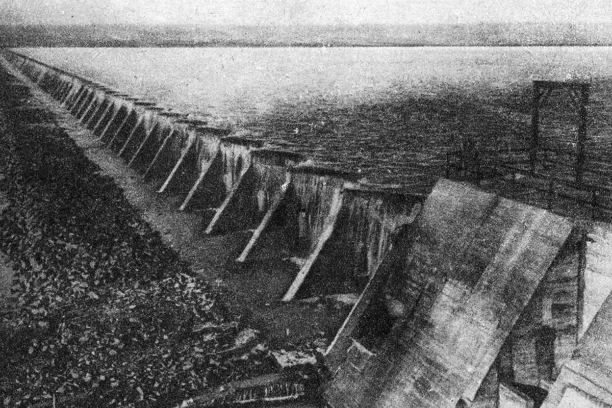 Первая плотина Магнитогорского металлургического комбината. 1931 Первая плотина Магнитогорского металлургического комбината. 1931