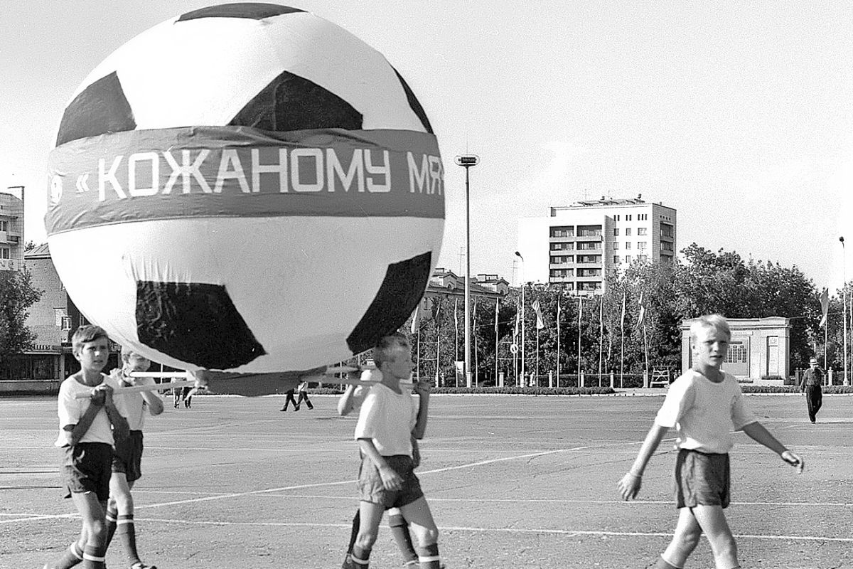 Открытие турнира "Кожаный мяч" в Куйбышеве. 1974 г.