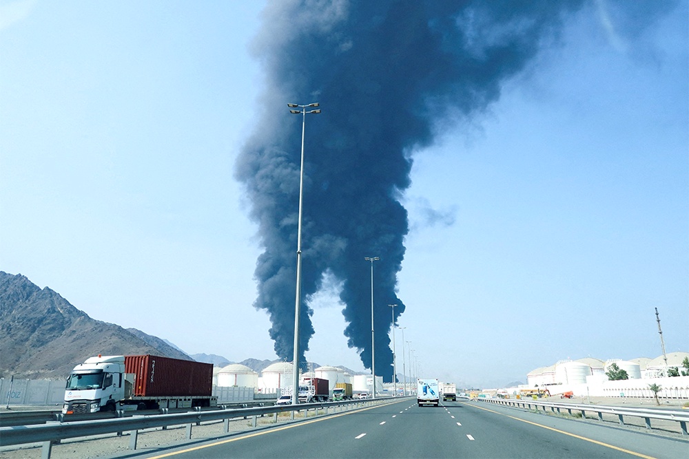 Продукты горения ухудшают качество воздуха, а пожары могут загрязнять почву и грунтовые воды.