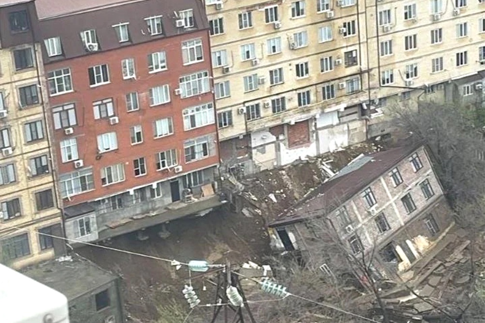 Жильцы дома на улице Айвазовского в Махачкале были эвакуированы перед самым обрушением.