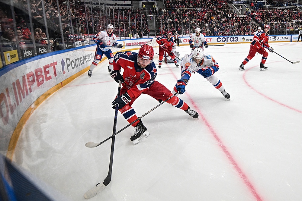 ЦСКА уверенно прошел в 1/8 финала СКА, а теперь его ждет не менее серьезный соперник - омский "Авангард".