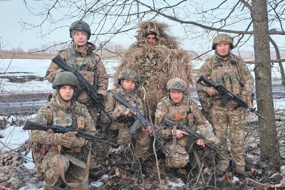 Так, как боец по центру, выглядели все тульские десантники в ходе штурма.