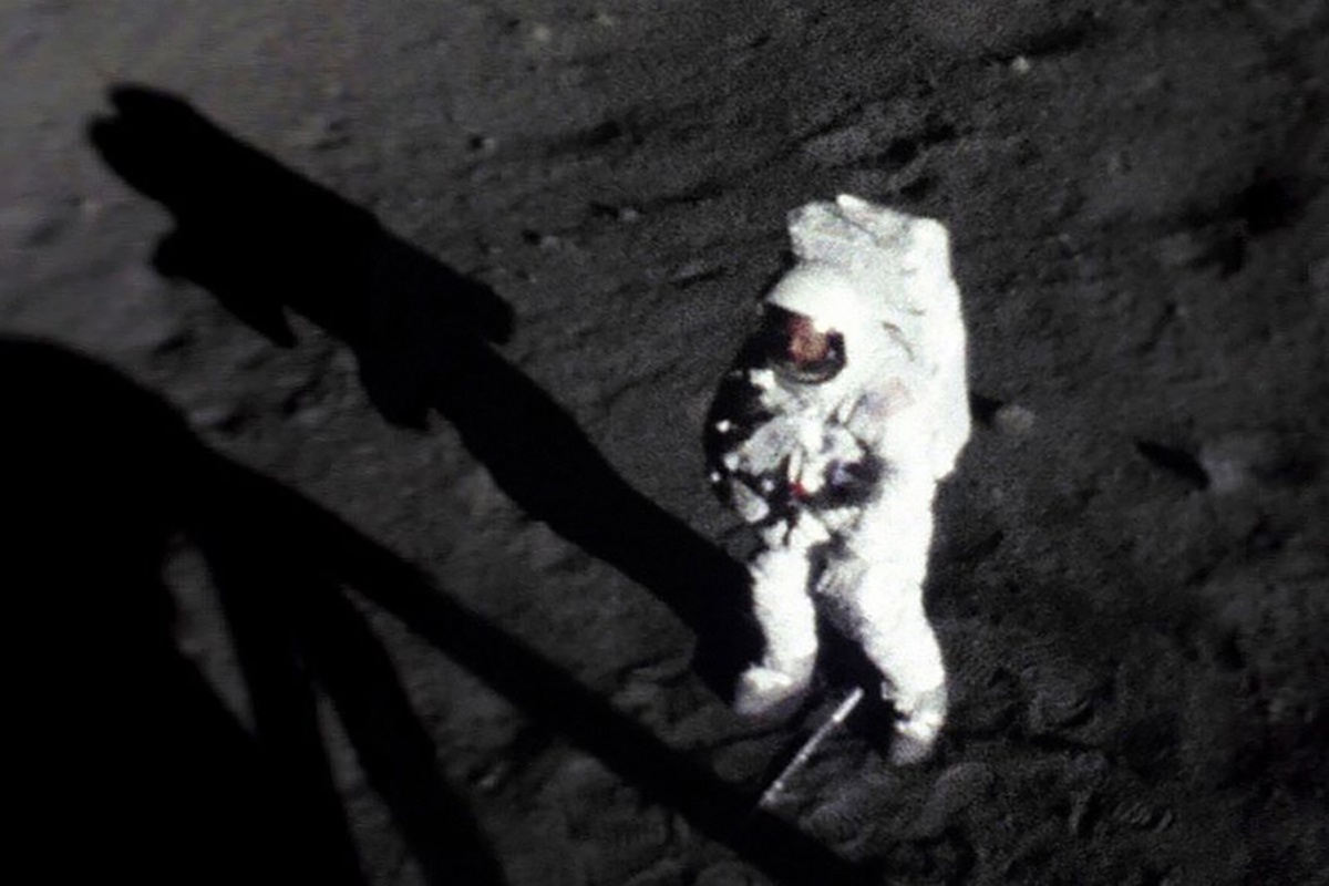 О подделке ЦРУ миссии "Аполлон" на Луне заявил журналист