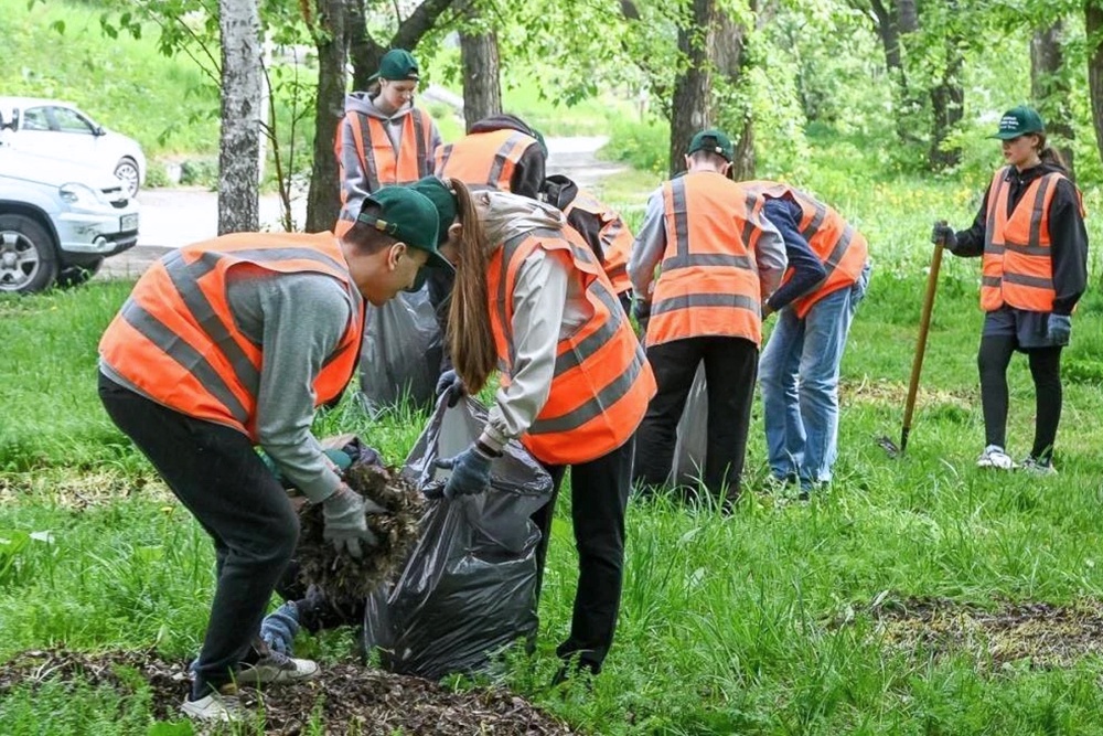 Школьники наведут порядок в скверах, благоустроят детские площадки.