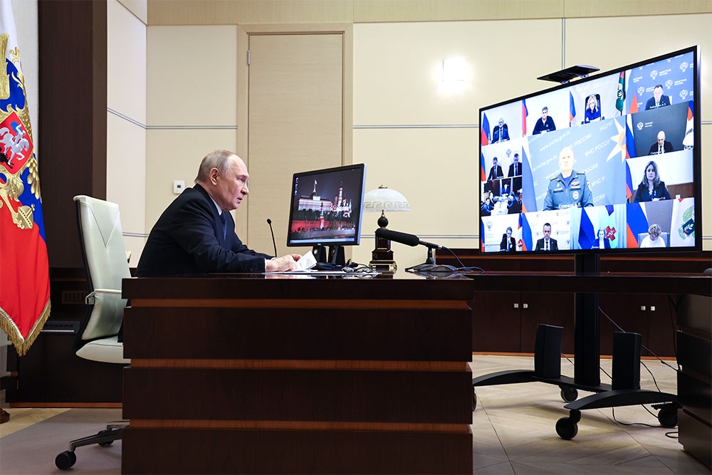 Президент в ходе совещания потребовал держать на контроле санитарную обстановку в Дагестане.