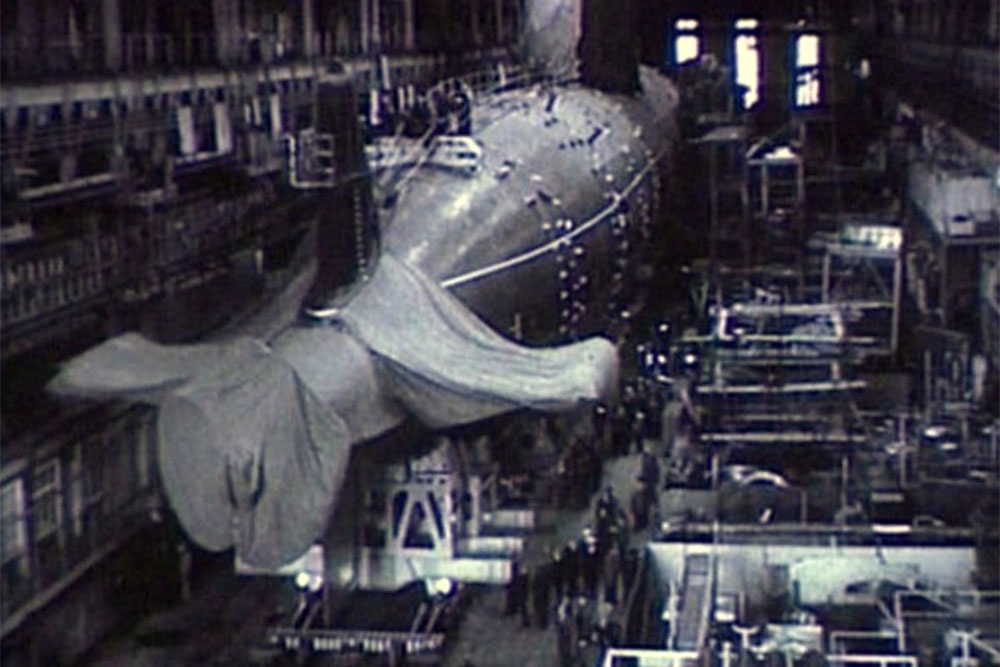 Глубоководная АПЛ с титановым корпусом перед выводом со стапеля.