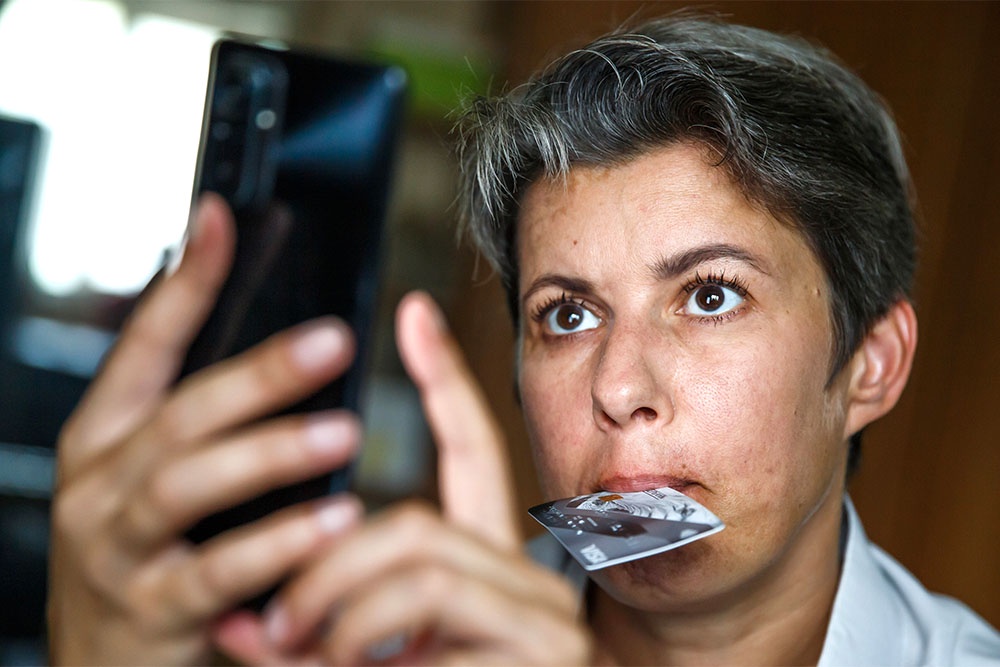 Получив неожиданный перевод от незнакомца, не тратьте деньги - сразу обратитесь в свой банк.