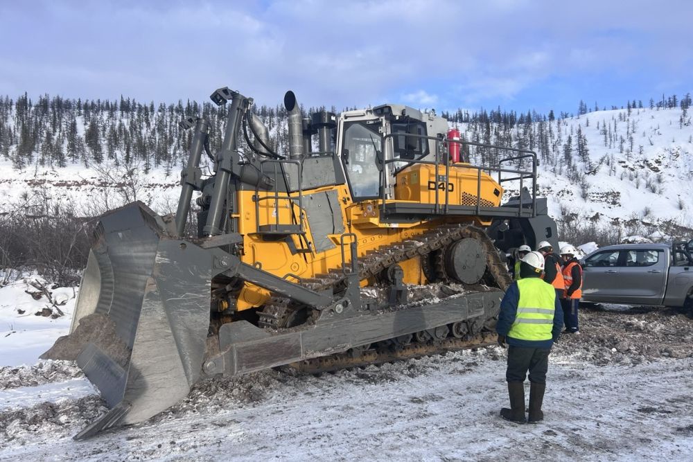Супертяжелый бульдозер из Челябинска испытают на прииске в Якутии