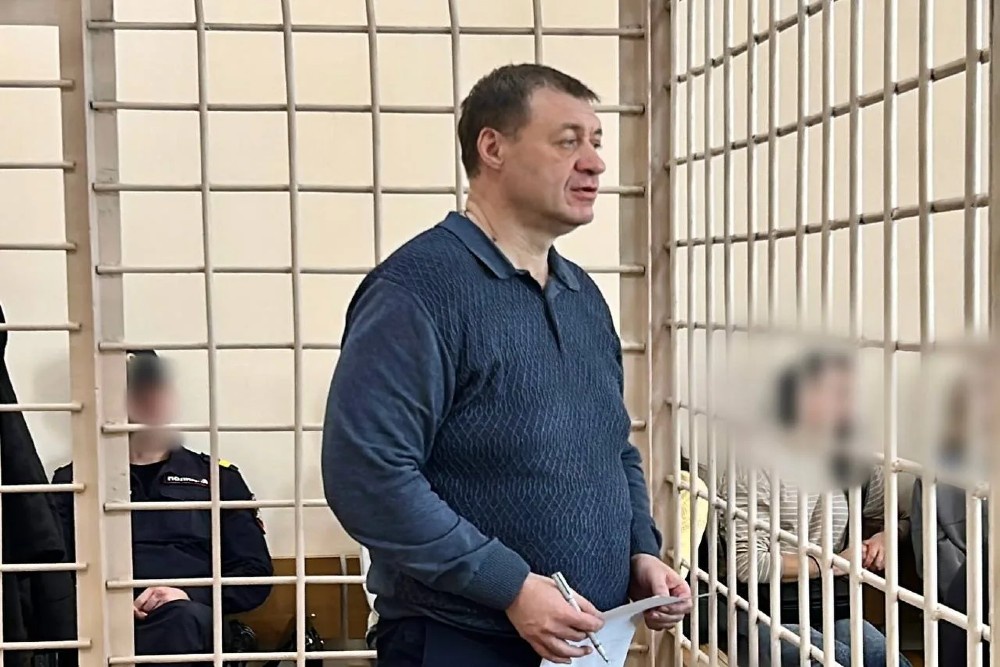 Бывший курский вице-губернатор получил срок за взятки вслед за своим начальником Алексеем Смирновым. Бывший курский вице-губернатор получил срок за взятки вслед за своим начальником Алексеем Смирновым.