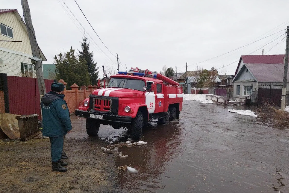 В Назарово затоплены несколько приусадебных участков и мастерские аграрного техникума. В Назарово затоплены несколько приусадебных участков и мастерские аграрного техникума.