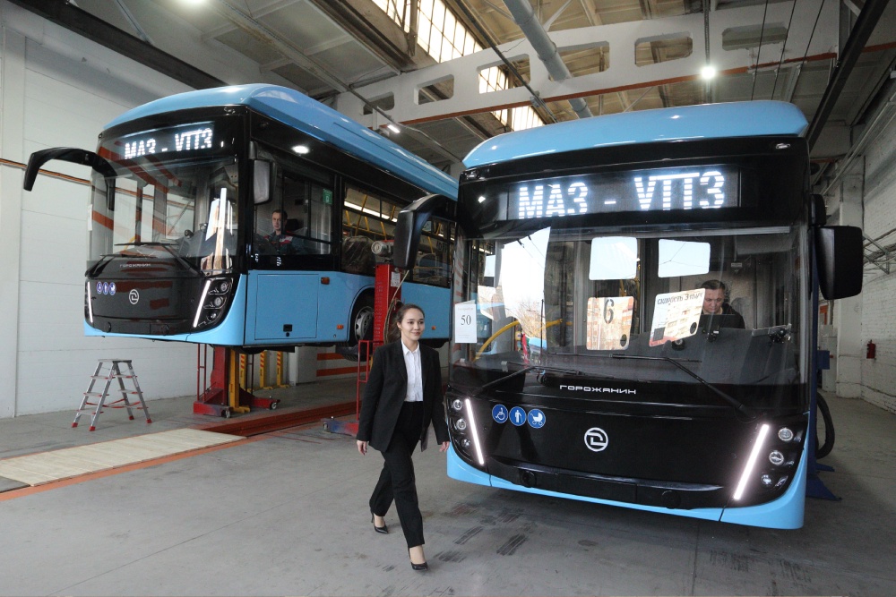 Уфимский трамвайно-троллейбусный завод с МАЗом выпускает различные виды троллейбусов.