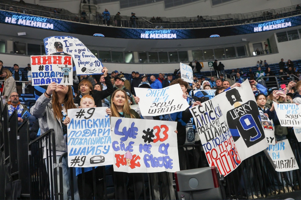 Минское "Динамо" - настоящий народный клуб, объединивший всю страну - от Президента до школьников.