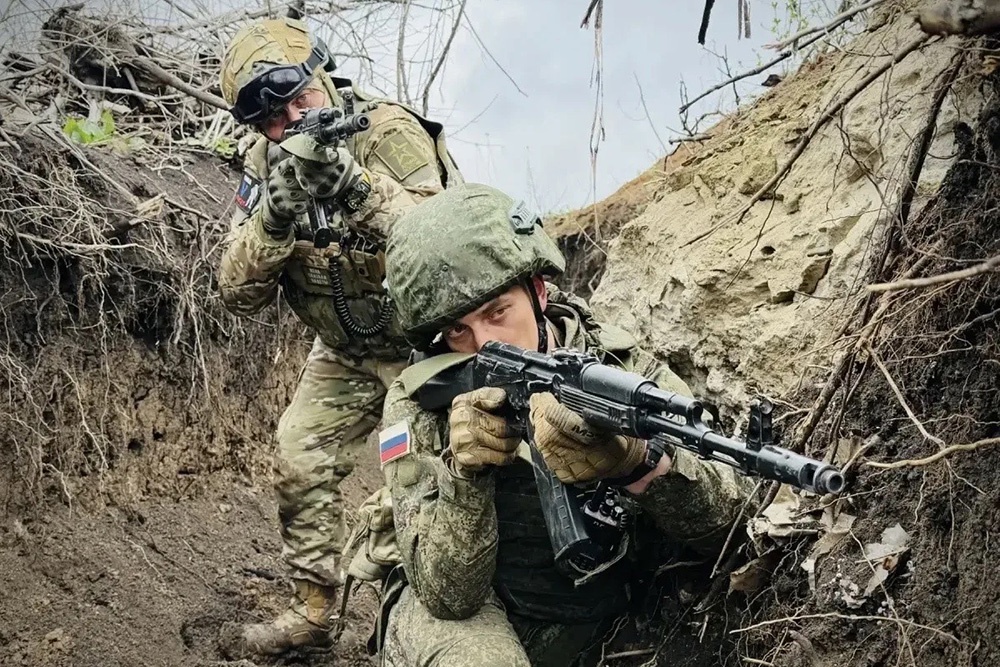 Из-за контроля линии боевого соприкосновения дронами атаковать штурмовикам приходится двойками.