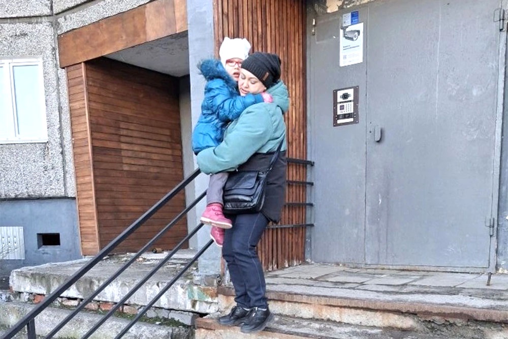 Татьяне с подрастающей дочкой все трудней преодолевать ступени. А скоро предстоит подготовка к школе.