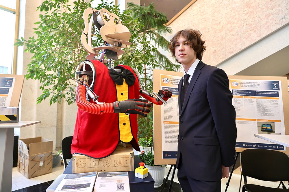 Участников, занявших призовые места, награждают познавательными поездками по стране.