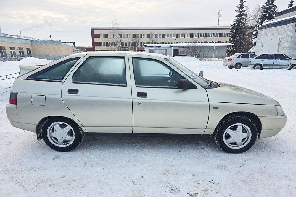 В России сняли с хранения и продают ВАЗ-2112 за 700 тысяч рублей