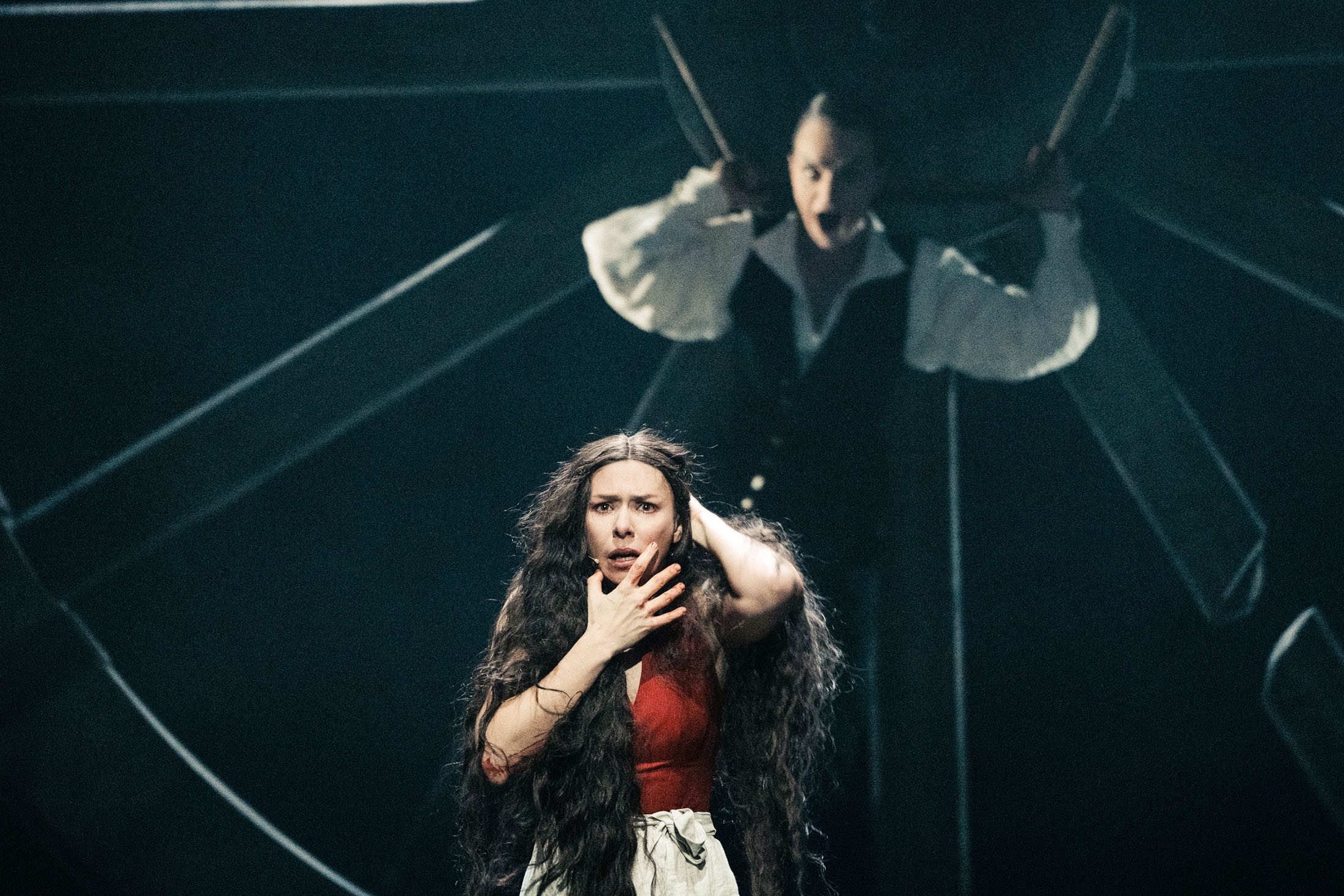 Этот спектакль полон символики и метафор, он поддается любым субъективным толкованиям.