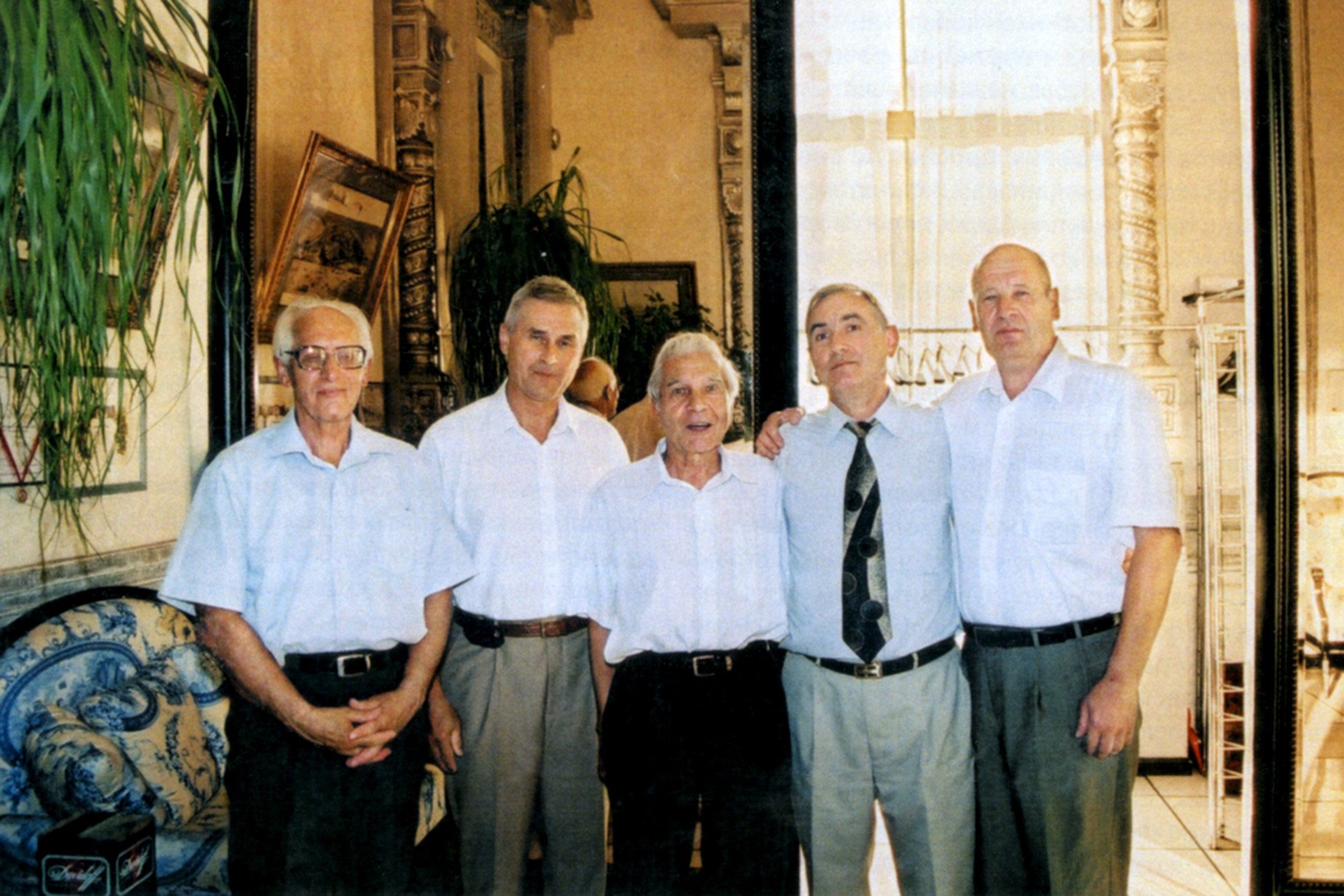 Сотрудники оборонного отдела ЦК (2005г.). Слева направо: А.В. Дранишников, Е.Е. Косточкин, Н.А. Шахов, В.В. Смирнов, В.П. Стрехнин.