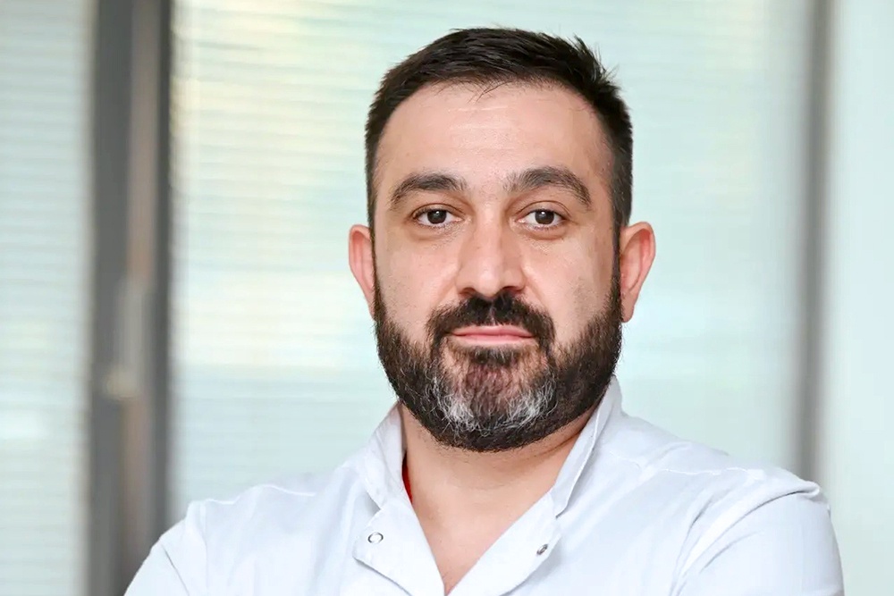 Сармат Темесов: Врача роботу  не заменить. Срочное решение на операции может принять только хирург.