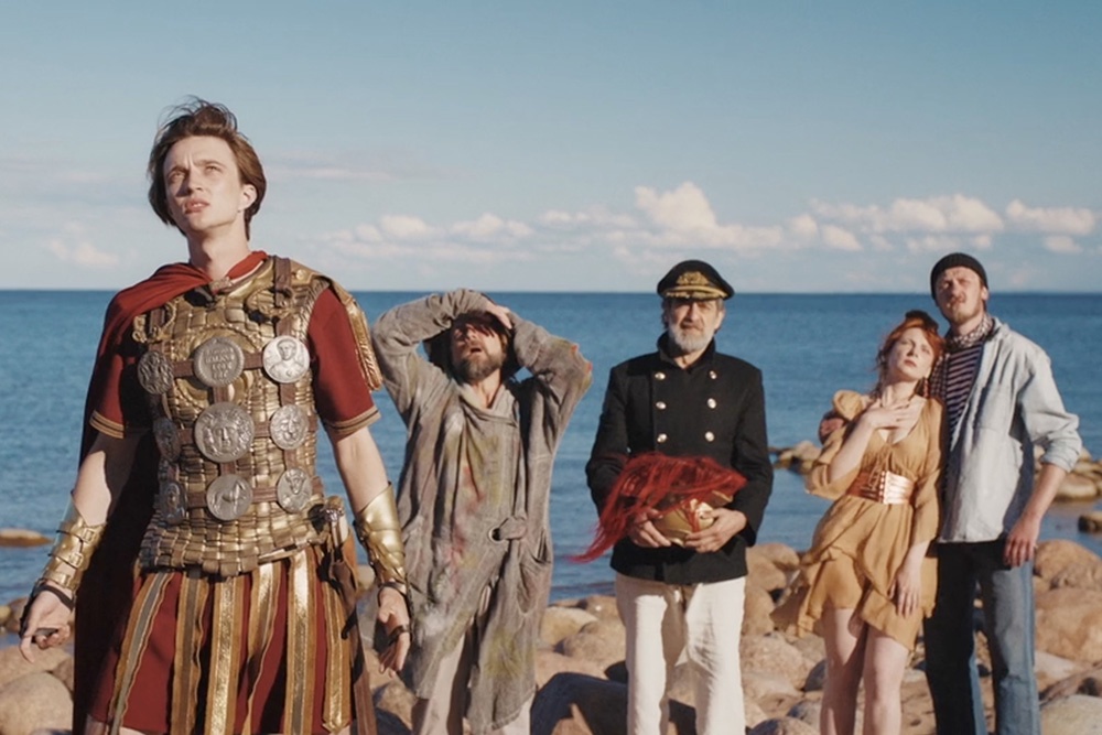 Принц Срам полюбил эту планету и своих новых друзей, и они охотно эмигрировали вместе с ним на Марс.