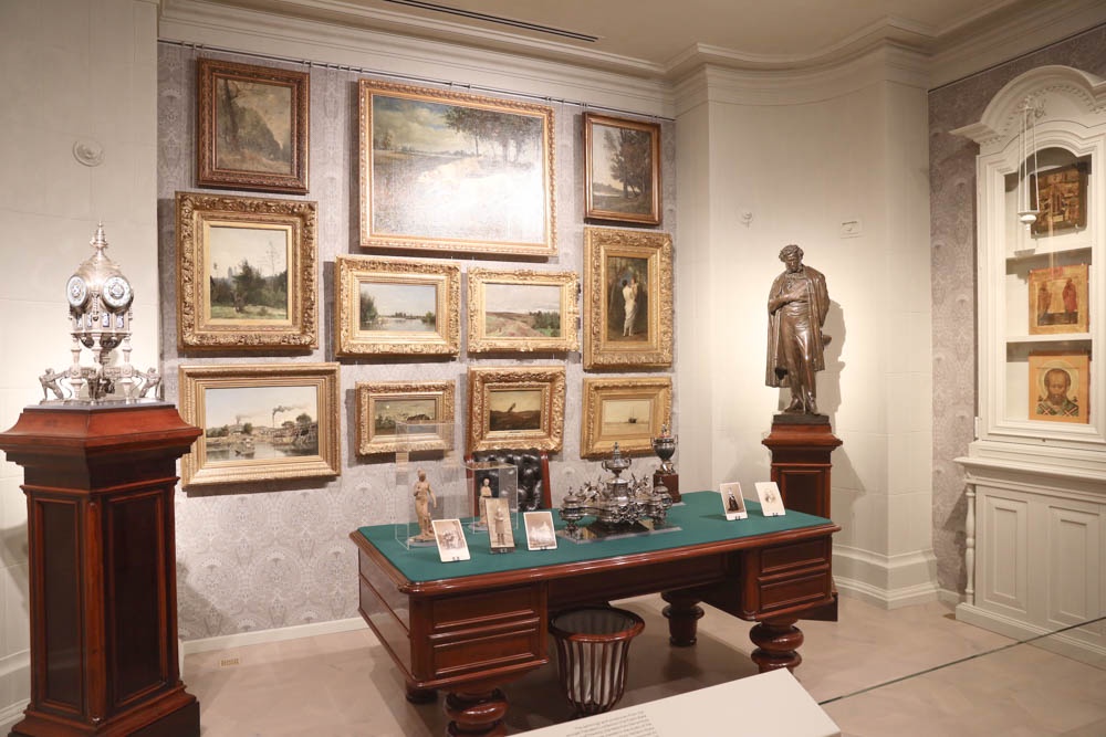 Кабинет Сергея Третьякова на Пречистенском бульваре был воссоздан в доме в 1-м Голутвинском переулке, откуда он уехал еще мальчиком. 