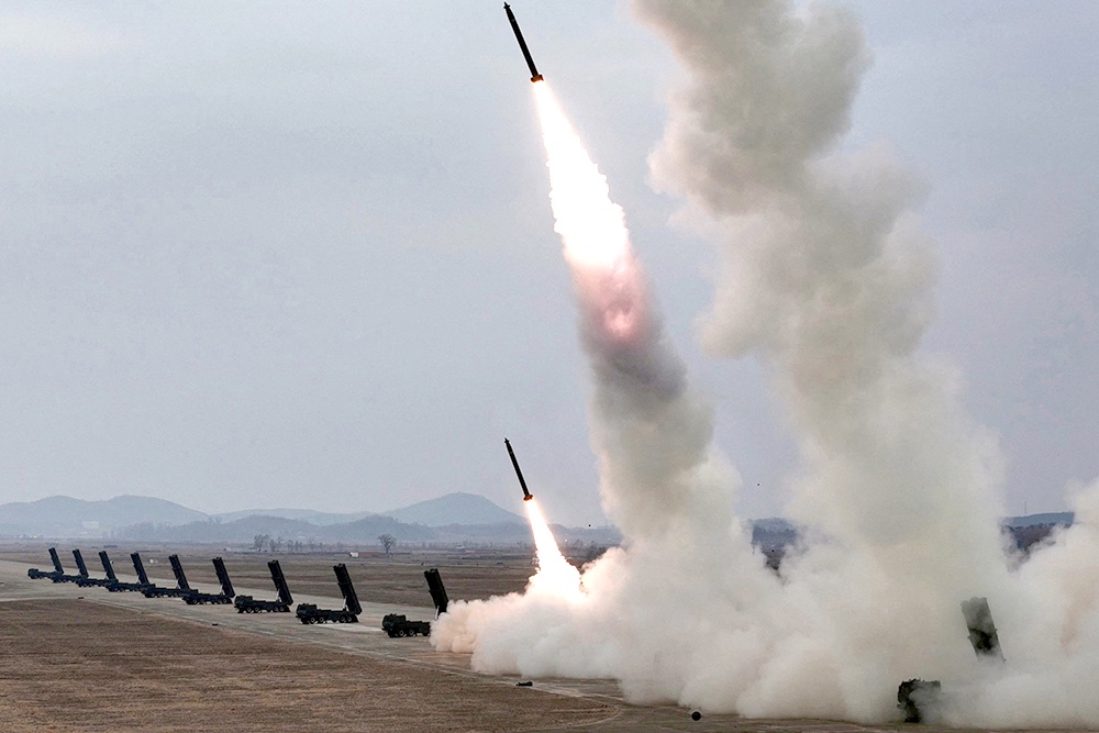 Отключить, ослепить, уничтожить: КНДР испытала комплекс новых средств войны