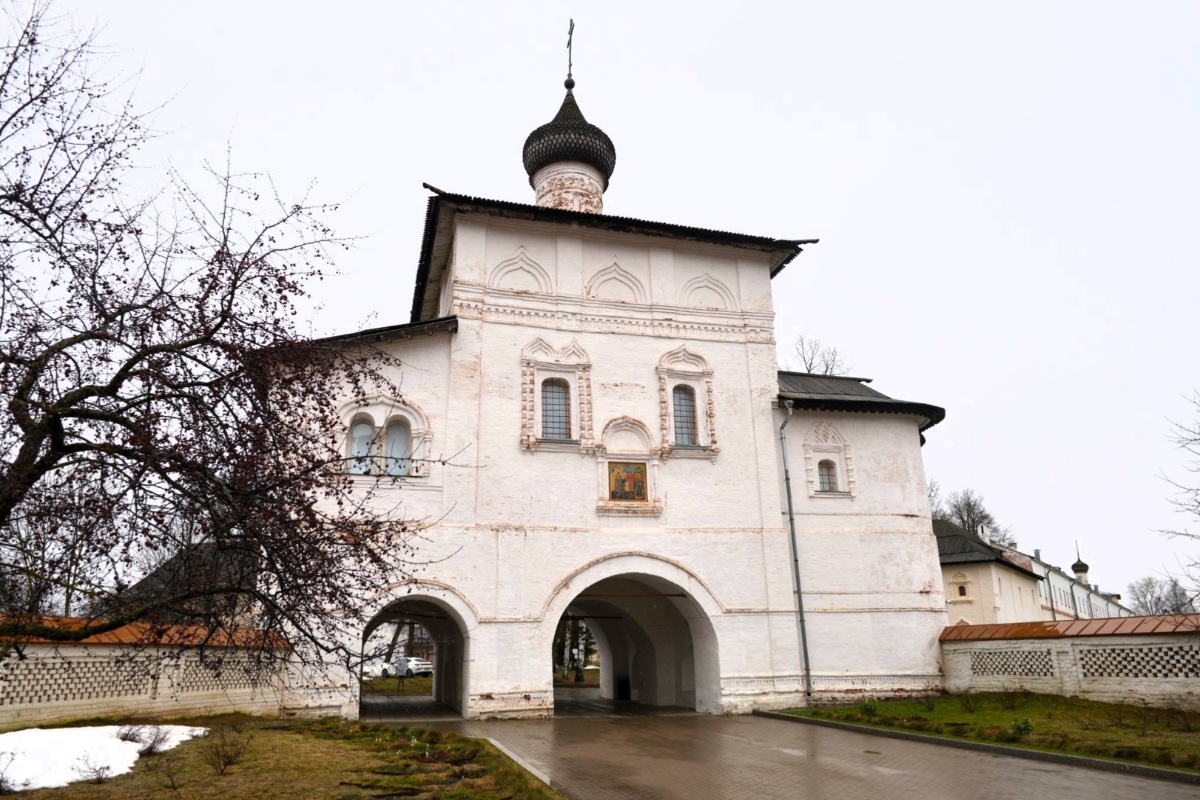 Надвратный храм Благовещения Пресвятой Богородицы в Спасо-Евфимиевом монастыре. Надвратный храм Благовещения Пресвятой Богородицы в Спасо-Евфимиевом монастыре.
