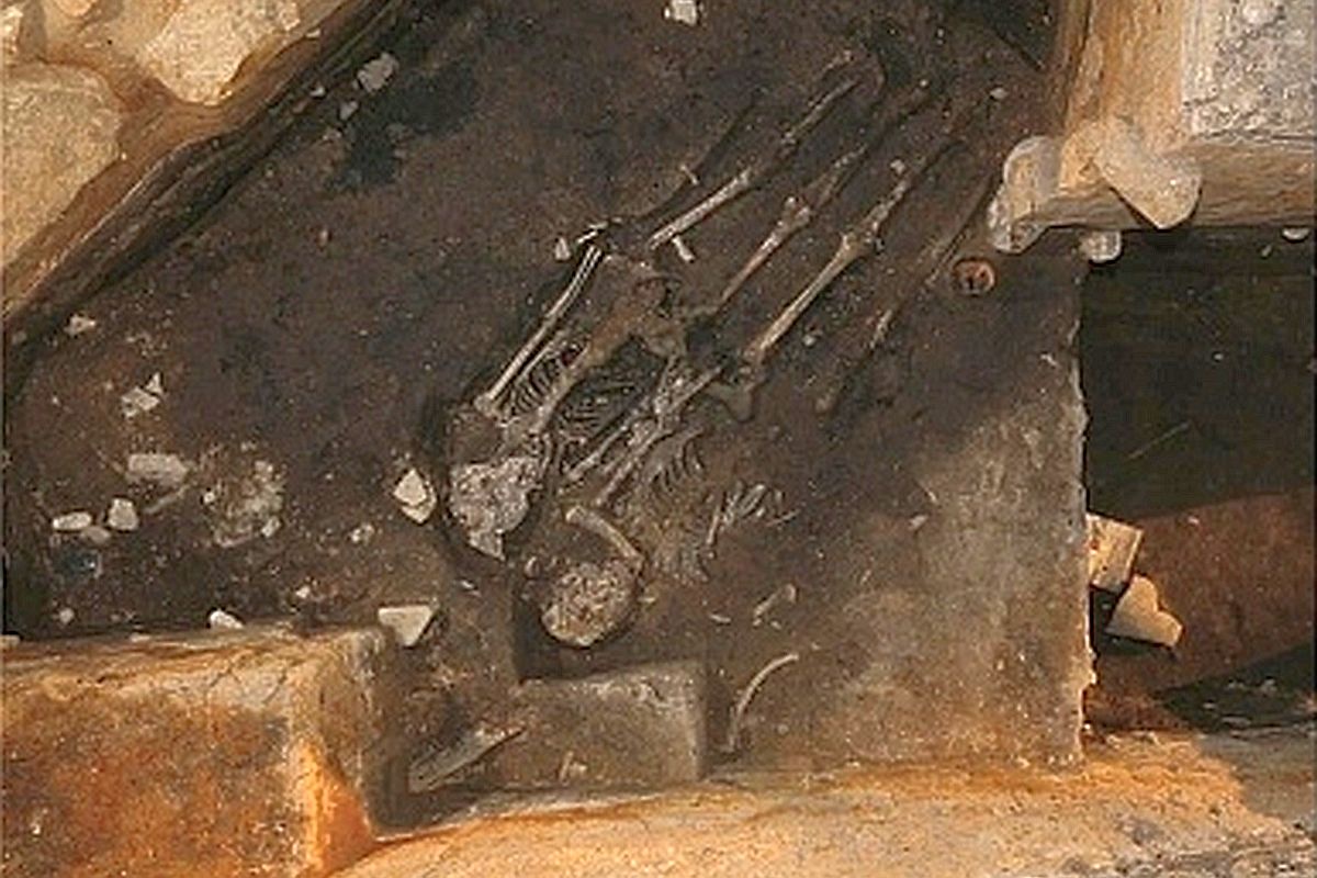 Правители королевства Силла вступали в кровосмесительные браки, а целые семьи подданных поколениями служили для использования в ритуальных убийствах.