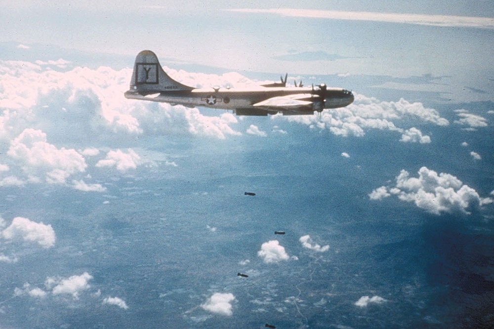 B-29 307-й бомбардировочной группы атакует цель в Корее