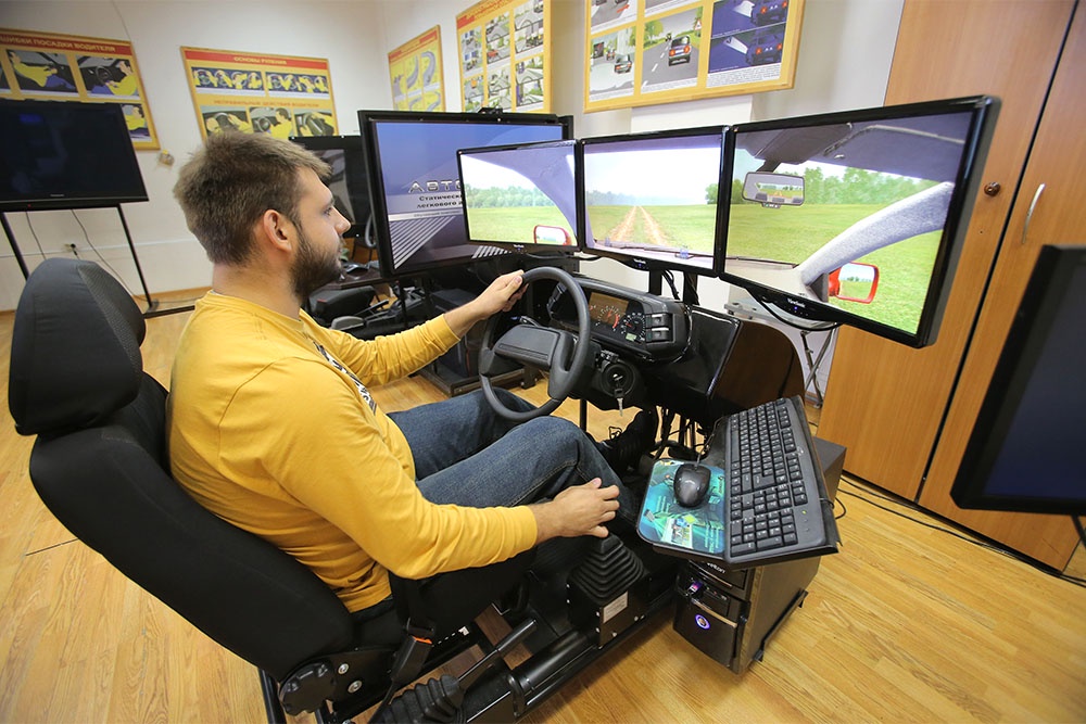 Некоторые теоретические уроки можно освоить и дистанционно. Но практику - никогда.