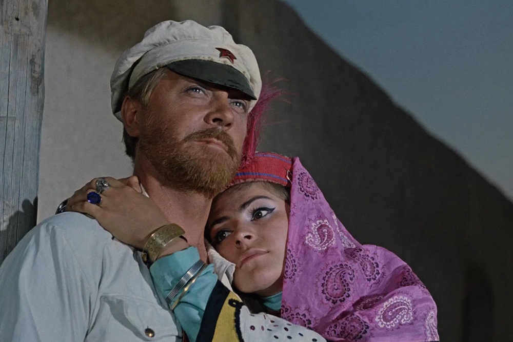 Марафон "Кино - школе" начался с просмотра фильма "Белое солнце пустыни" режиссера Владимира Мотыля. 