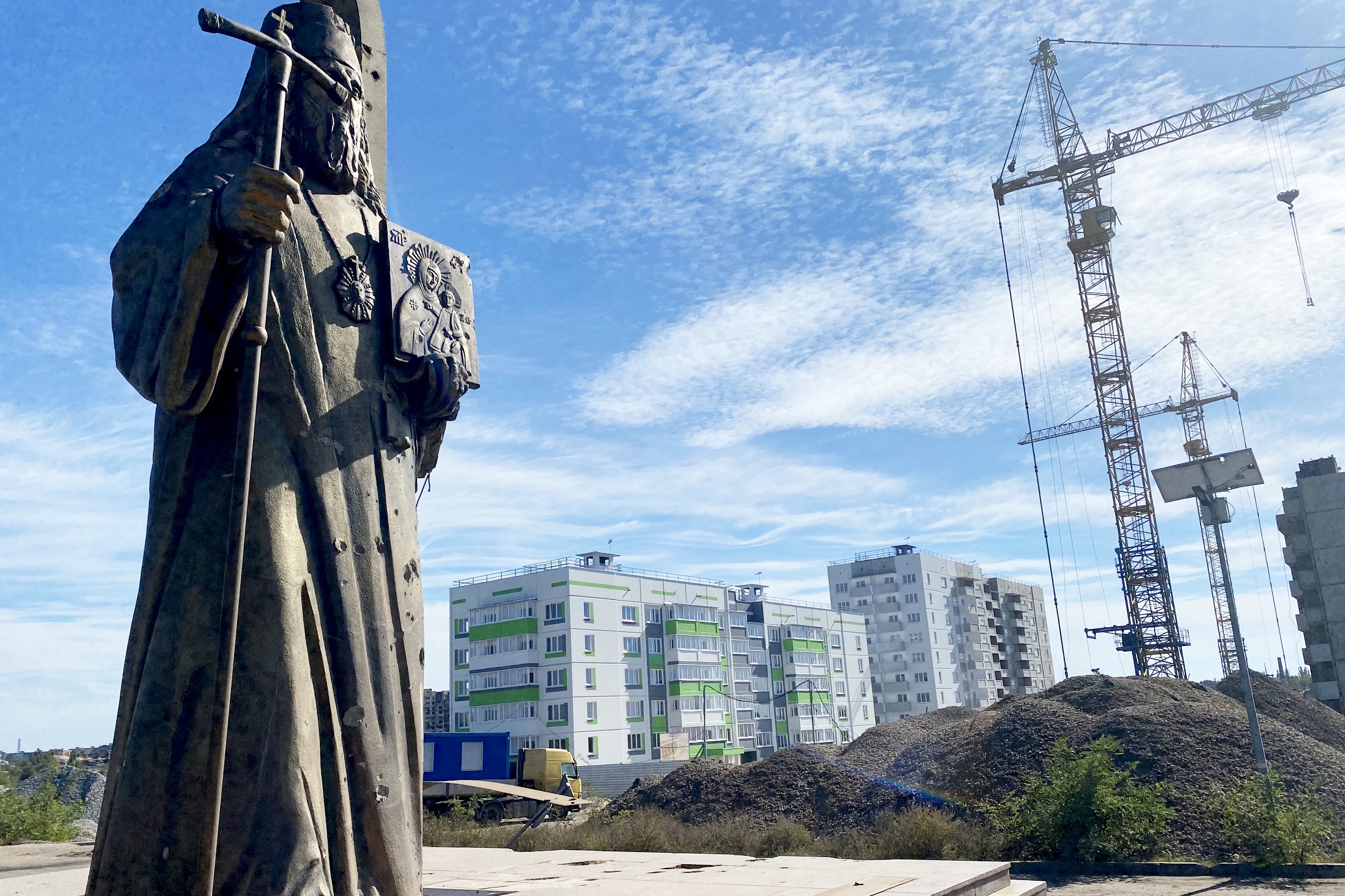 Темпы строительства жилья и соцобъектов в Мариуполе поражают. Город по сути восстановлен из руин.