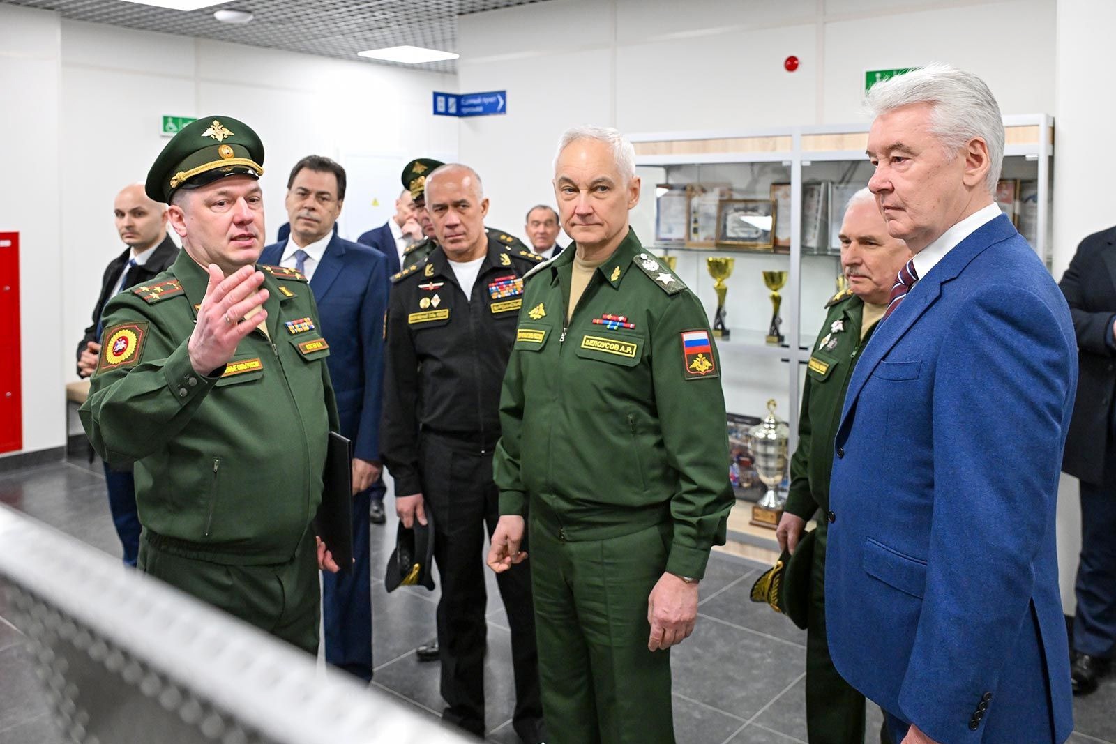 Военком Москвы Максим Локтев с удовольствием продемонстрировал министру обороны Андрею Белоусову и мэру Сергею Собянину, какой комплекс, оснащенный по последнему слову техники, появился у военных в столице.