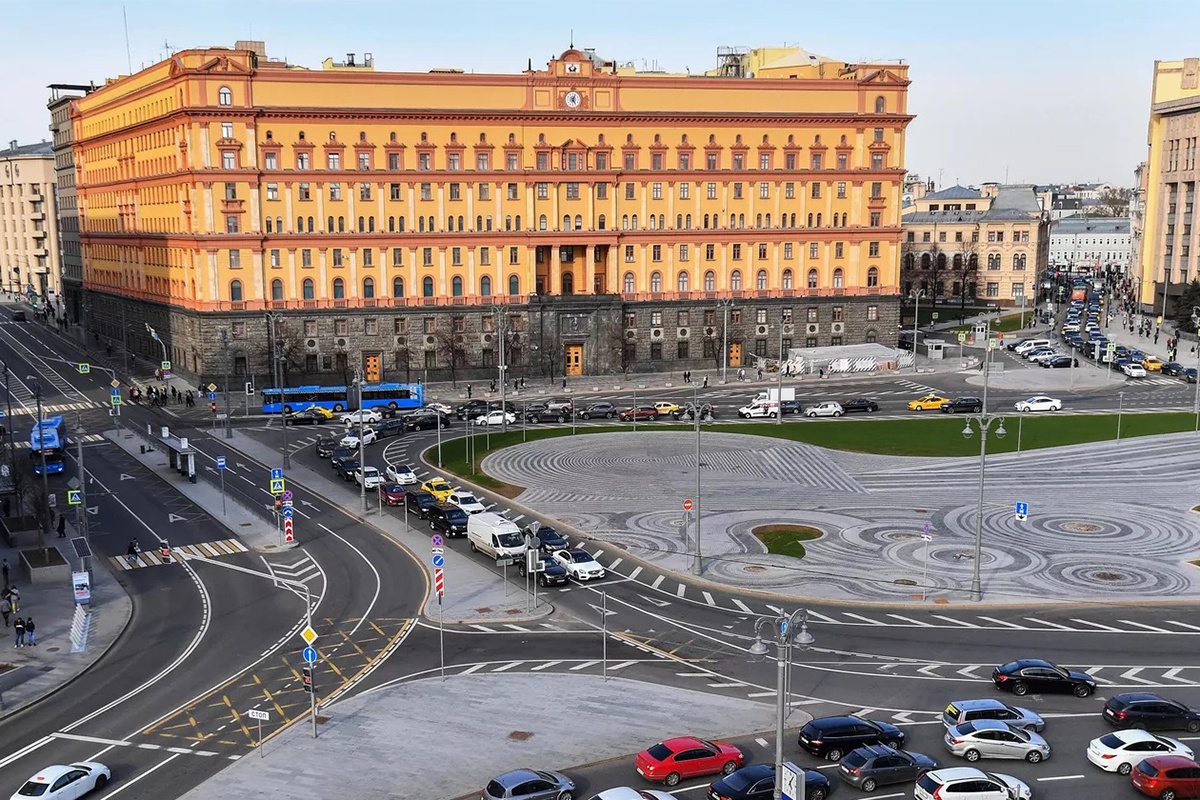 Ровно 30 лет назад, в апреле 1996 года, российские спецслужбы задержали агента британской разведки, российского дипломата Платона Обухова. На фото: Здание ФСБ в Москве. Ровно 30 лет назад, в апреле 1996 года, российские спецслужбы задержали агента британской разведки, российского дипломата Платона Обухова. На фото: Здание ФСБ в Москве.