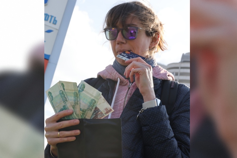 Главный риск хранения и расчетов "налом" - высокая вероятность кражи или потери денег без возможности их вернуть.