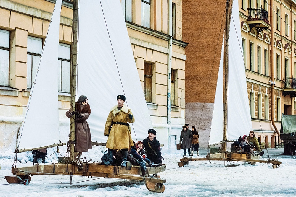 Спортивные буера, поставленные умельцами на коньки, стали спасением для окруженных бойцов.